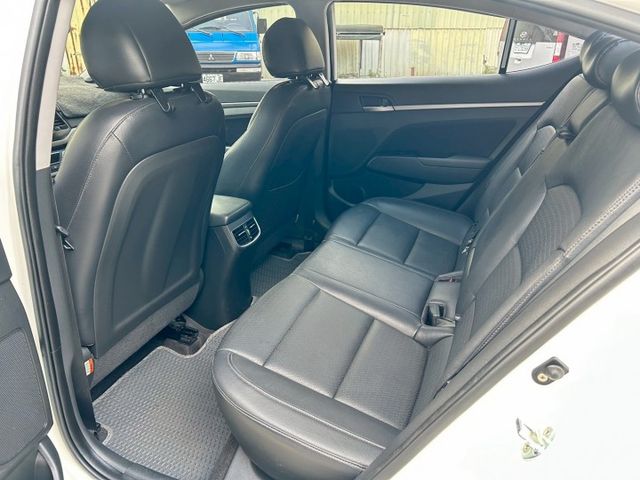 柴油一手車 原鈑件---配備---雙離合七速手自排  渦輪增壓柴油引擎  循跡防滑  六顆氣囊  安卓機  第14張相片