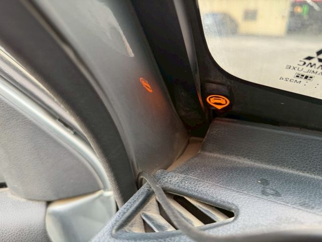 廂型八人座 自排 一手車 全車原鈑件 里程保證---備配---  倒車影像  盲點偵測 胎壓偵測  光感應式大燈  第3張相片