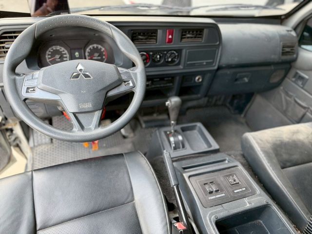 廂型八人座 自排 一手車 全車原鈑件 里程保證---備配---  倒車影像  盲點偵測 胎壓偵測  光感應式大燈  第4張相片