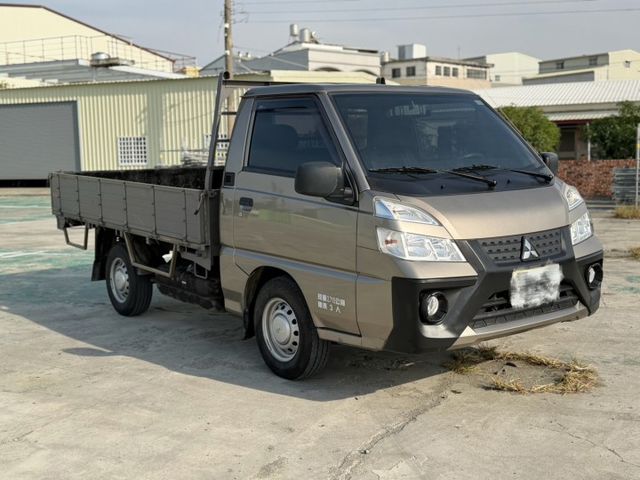 手排 標準斗 全車原鈑件.里程保證---配備---  感應式頭燈  盲點偵測  第1張相片