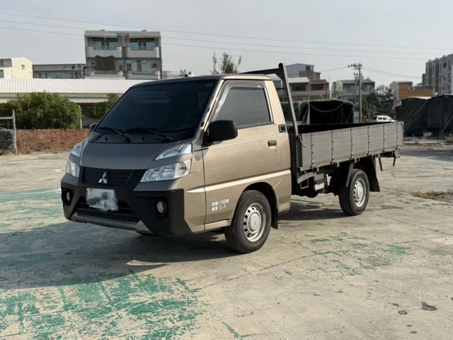 手排 標準斗 全車原鈑件.里程保證---配備---  感應式頭燈  盲點偵測  第2張相片