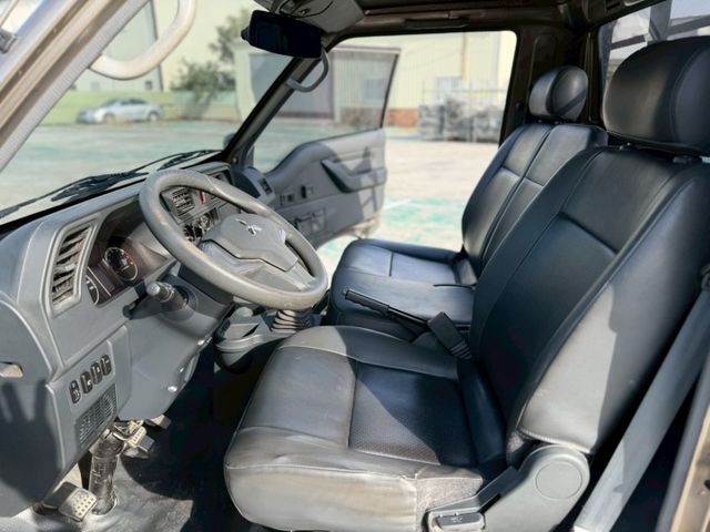 手排 標準斗 全車原鈑件.里程保證---配備---  感應式頭燈  盲點偵測  第9張相片