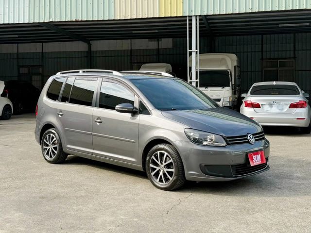 七人座 無重大事故 無泡水 里程保證  實跑10萬多公里 配備:  衛星導航  倒車顯影  車頂架  第1張相片