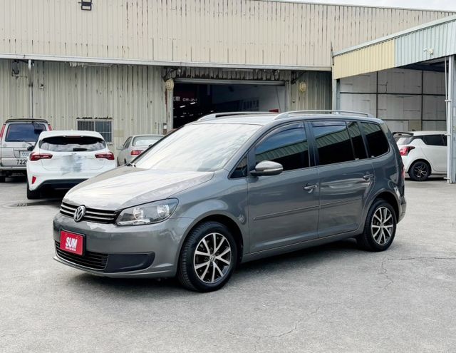 七人座 無重大事故 無泡水 里程保證  實跑10萬多公里 配備:  衛星導航  倒車顯影  車頂架  第2張相片