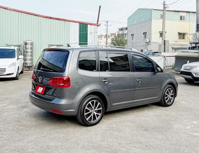 七人座 無重大事故 無泡水 里程保證  實跑10萬多公里 配備:  衛星導航  倒車顯影  車頂架  第3張相片