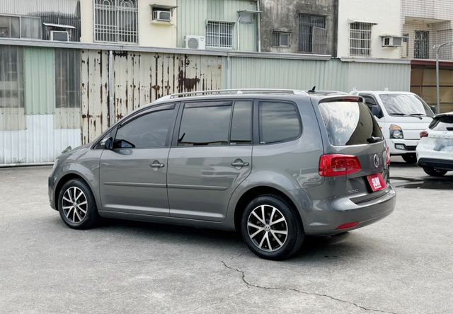 七人座 無重大事故 無泡水 里程保證  實跑10萬多公里 配備:  衛星導航  倒車顯影  車頂架  第4張相片