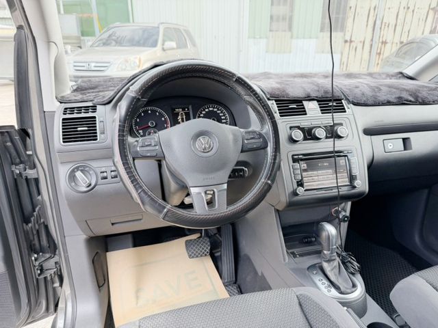 七人座 無重大事故 無泡水 里程保證  實跑10萬多公里 配備:  衛星導航  倒車顯影  車頂架  第7張相片