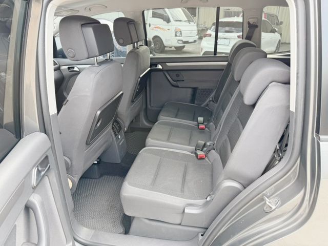 七人座 無重大事故 無泡水 里程保證  實跑10萬多公里 配備:  衛星導航  倒車顯影  車頂架  第12張相片