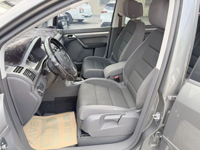 七人座 無重大事故 無泡水 里程保證  實跑10萬多公里 配備:  衛星導航  倒車顯影  車頂架  第13張相片