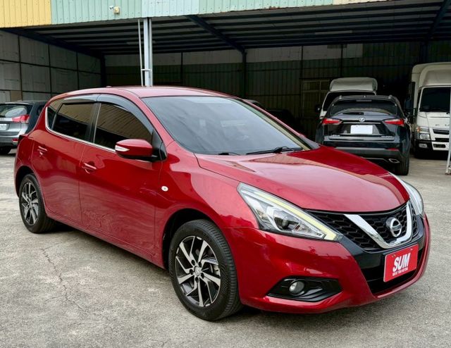 優質車款 小車大空間 倒車顯影 導航 藍芽 基本該有的他都有  第1張相片