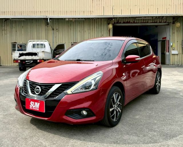 優質車款 小車大空間 倒車顯影 導航 藍芽 基本該有的他都有  第2張相片