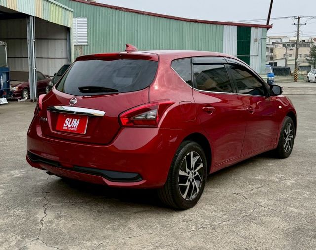 優質車款 小車大空間 倒車顯影 導航 藍芽 基本該有的他都有  第4張相片