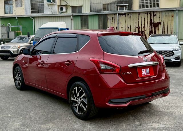 優質車款 小車大空間 倒車顯影 導航 藍芽 基本該有的他都有  第5張相片