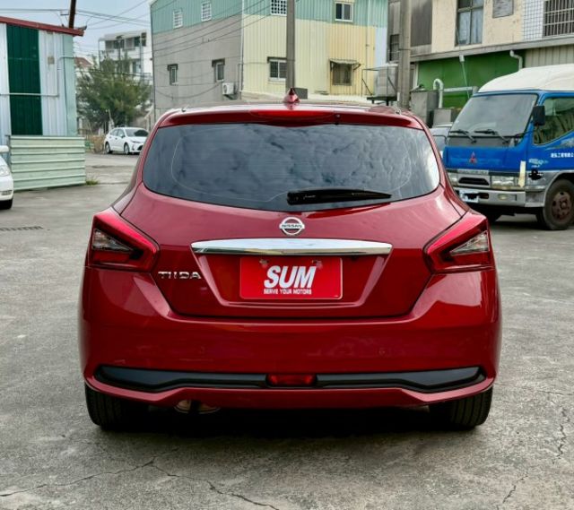 優質車款 小車大空間 倒車顯影 導航 藍芽 基本該有的他都有  第6張相片