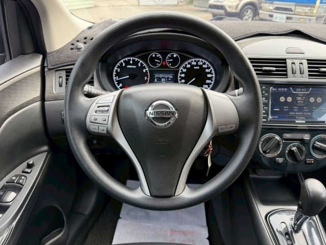 優質車款 小車大空間 倒車顯影 導航 藍芽 基本該有的他都有  第9張相片