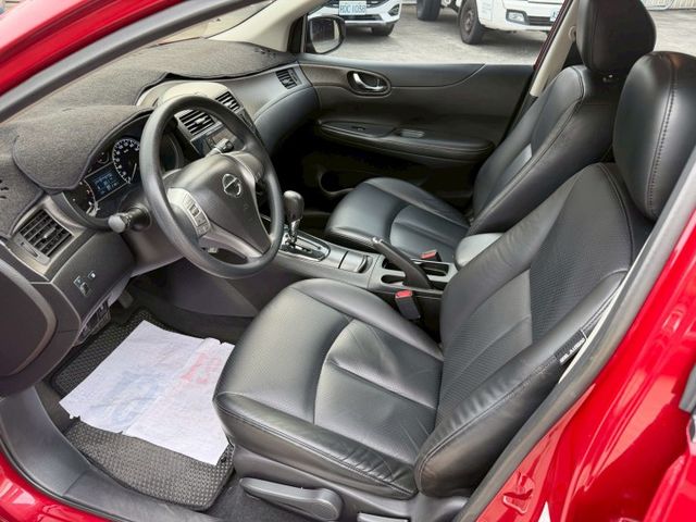 優質車款 小車大空間 倒車顯影 導航 藍芽 基本該有的他都有  第13張相片