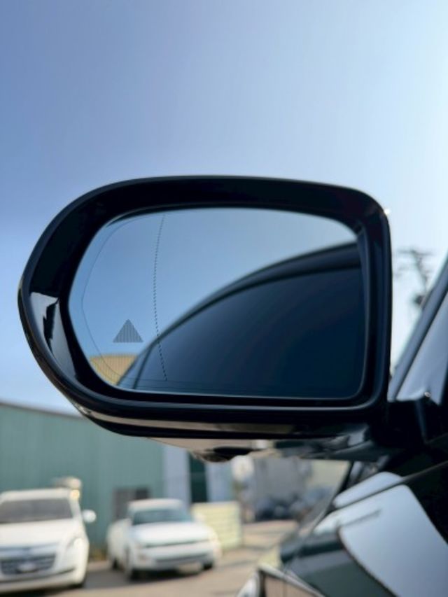 23P 柏林之音 360環景 免鑰匙 AMG內裝及外觀套件 MBUX車載系統  第9張相片