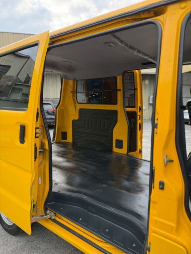 2人座廂式貨車 里程實跑9萬 里程保證  第9張相片