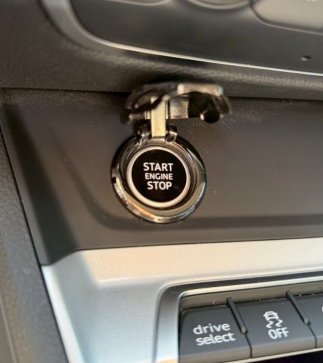 原廠保養 原版件 配備超滿 只跑5萬多公里 里程保證  第17張相片