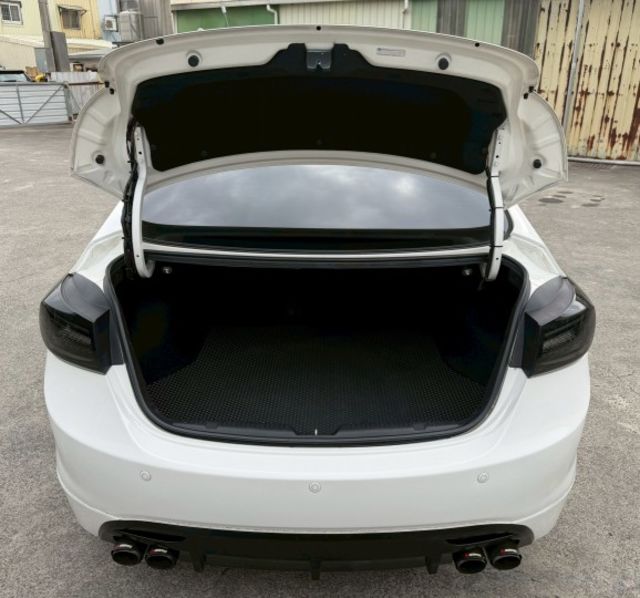 原版件 有改排氣管閥門 氣氛燈 鋁圈 安卓機 空力套件  第5張相片