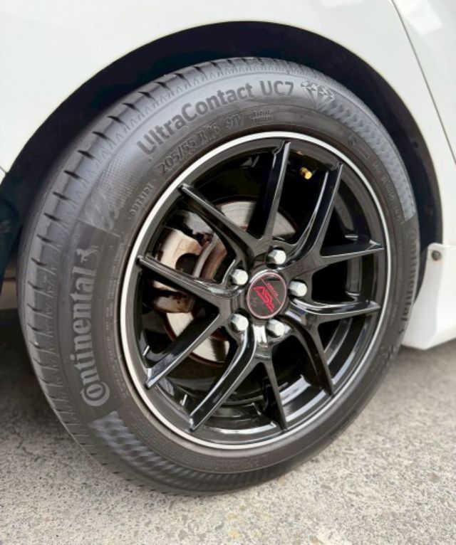 原版件 有改排氣管閥門 氣氛燈 鋁圈 安卓機 空力套件  第7張相片