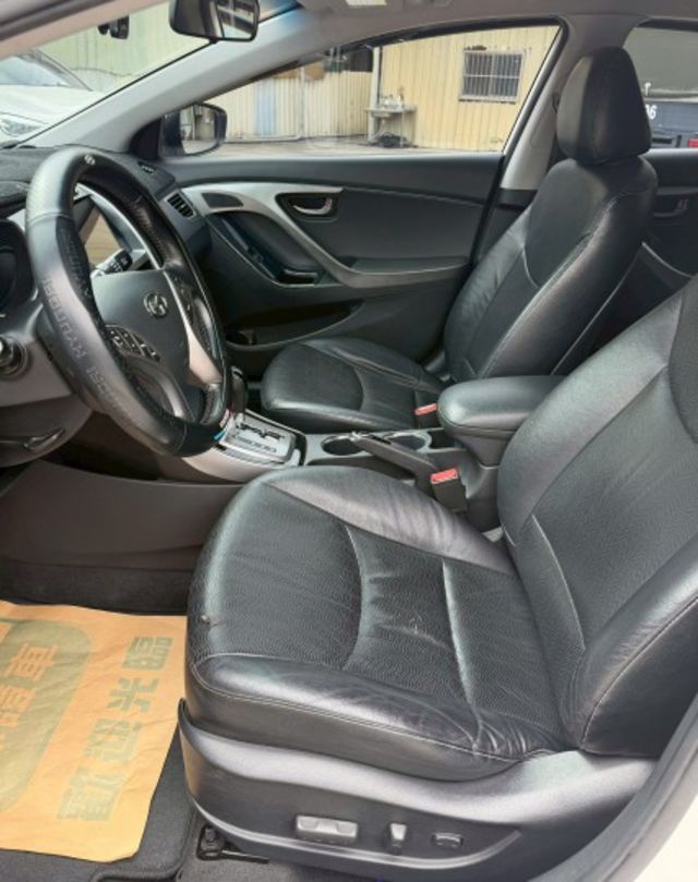 原版件 有改排氣管閥門 氣氛燈 鋁圈 安卓機 空力套件  第10張相片