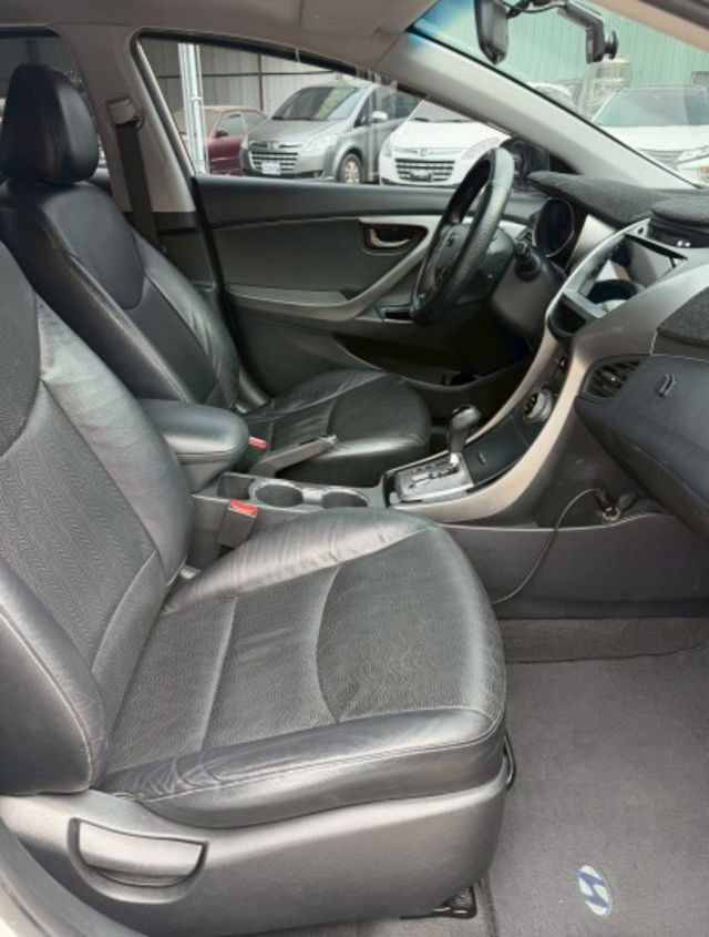 原版件 有改排氣管閥門 氣氛燈 鋁圈 安卓機 空力套件  第11張相片