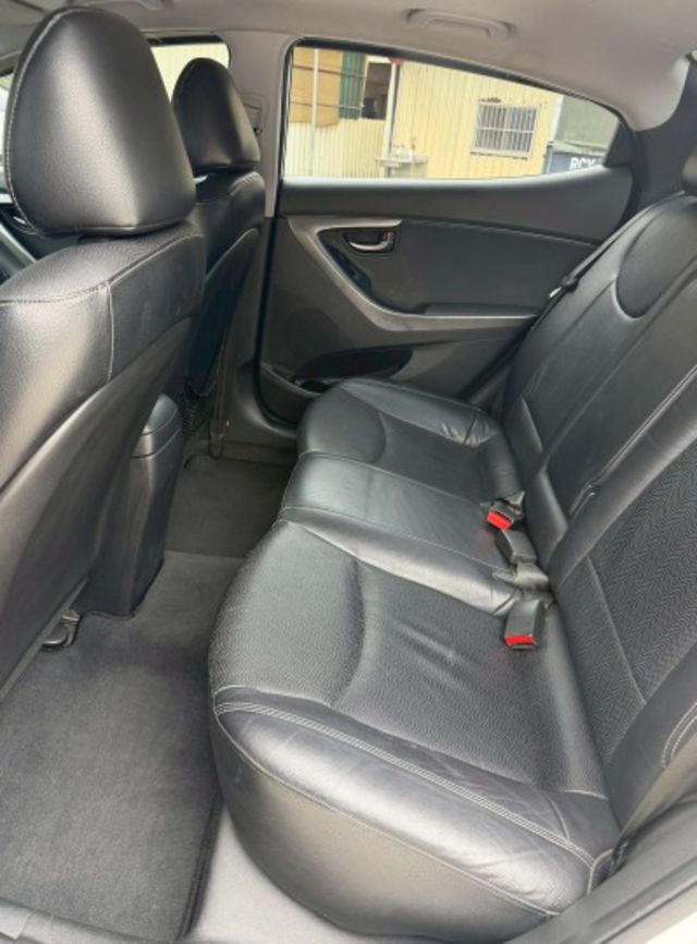 原版件 有改排氣管閥門 氣氛燈 鋁圈 安卓機 空力套件  第12張相片