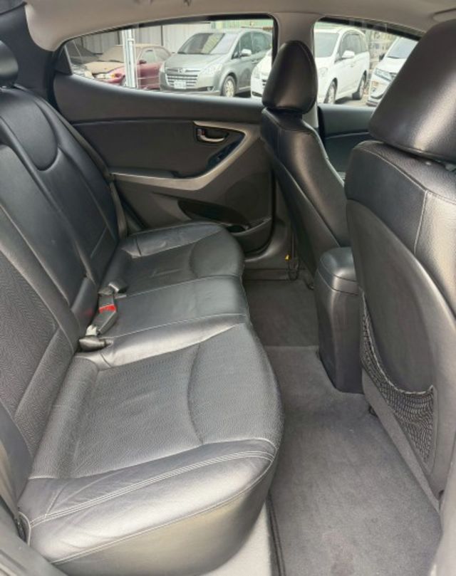 原版件 有改排氣管閥門 氣氛燈 鋁圈 安卓機 空力套件  第13張相片