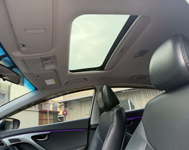 原版件 有改排氣管閥門 氣氛燈 鋁圈 安卓機 空力套件  第14張相片