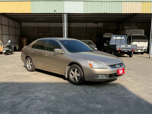 里程僅跑13萬多公里 有安卓機 胎壓偵測 倒車顯影 衛星導航 內外非常漂亮  第1張相片