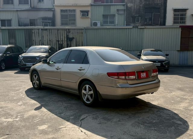 里程僅跑13萬多公里 有安卓機 胎壓偵測 倒車顯影 衛星導航 內外非常漂亮  第3張相片