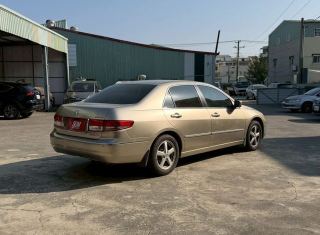 里程僅跑13萬多公里 有安卓機 胎壓偵測 倒車顯影 衛星導航 內外非常漂亮  第4張相片