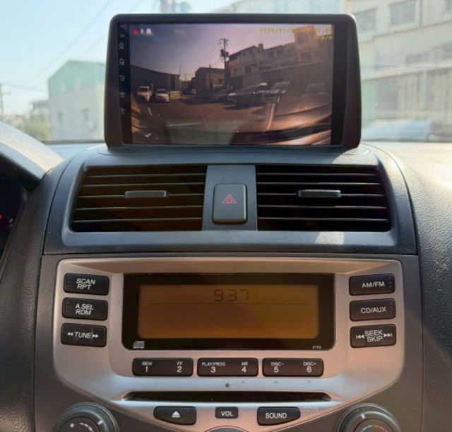 里程僅跑13萬多公里 有安卓機 胎壓偵測 倒車顯影 衛星導航 內外非常漂亮  第16張相片