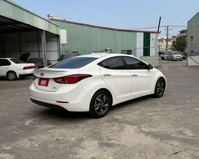 一手車 原版件 英倫特仕版 有免鑰匙系統 天窗 定速 里程僅跑7萬多  第4張相片