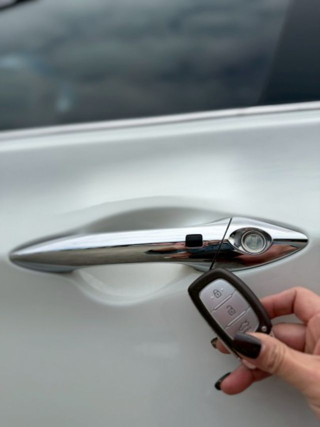 一手車 原版件 英倫特仕版 有免鑰匙系統 天窗 定速 里程僅跑7萬多  第6張相片