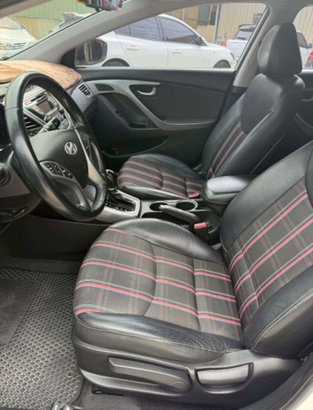 一手車 原版件 英倫特仕版 有免鑰匙系統 天窗 定速 里程僅跑7萬多  第8張相片