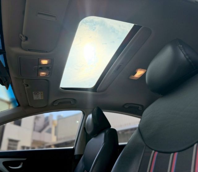 一手車 原版件 英倫特仕版 有免鑰匙系統 天窗 定速 里程僅跑7萬多  第12張相片