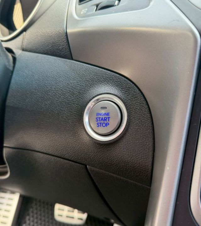 一手車 原版件 英倫特仕版 有免鑰匙系統 天窗 定速 里程僅跑7萬多  第13張相片