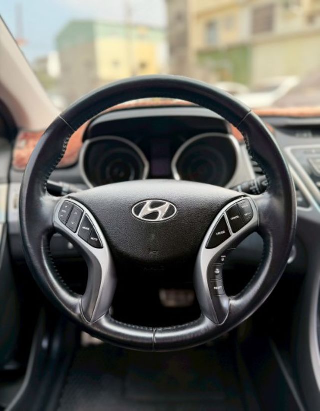 一手車 原版件 英倫特仕版 有免鑰匙系統 天窗 定速 里程僅跑7萬多  第14張相片