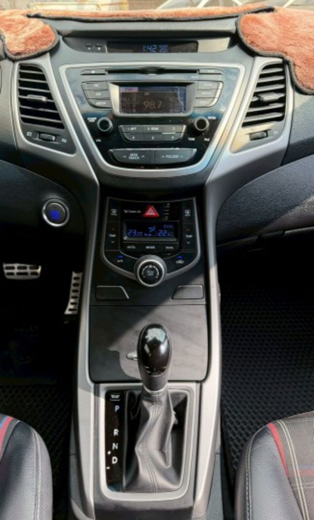 一手車 原版件 英倫特仕版 有免鑰匙系統 天窗 定速 里程僅跑7萬多  第18張相片