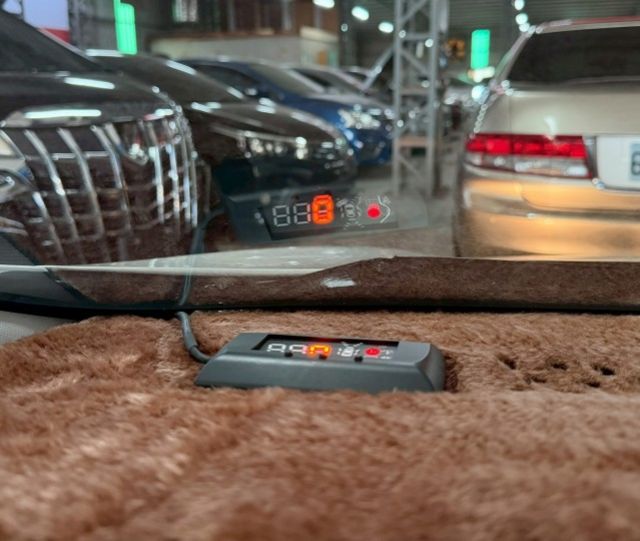 一手車 原版件 英倫特仕版 有免鑰匙系統 天窗 定速 里程僅跑7萬多  第20張相片