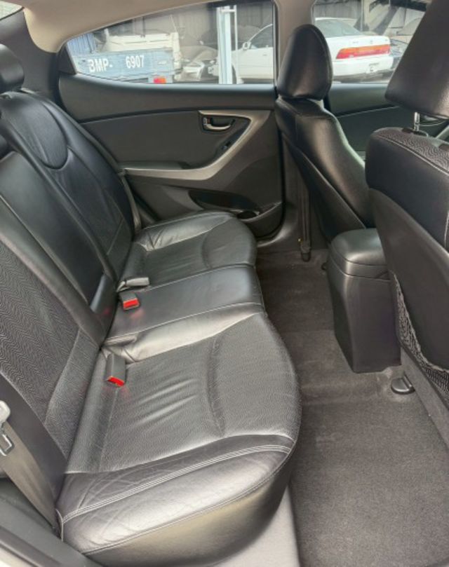 一手車 原版件 旗艦版 有免鑰匙系統 天窗 定速 雙區恆溫控制  第10張相片