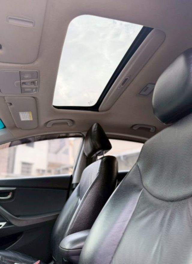 一手車 原版件 旗艦版 有免鑰匙系統 天窗 定速 雙區恆溫控制  第11張相片