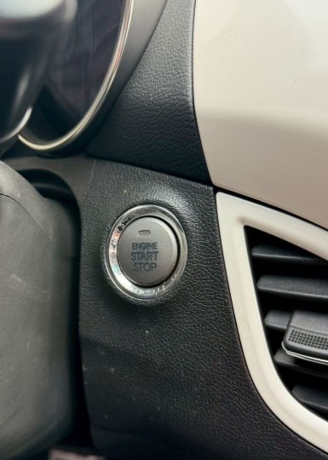 一手車 原版件 旗艦版 有免鑰匙系統 天窗 定速 雙區恆溫控制  第16張相片