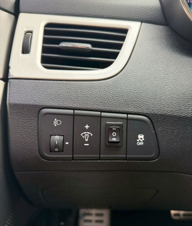 一手車 原版件 旗艦版 有免鑰匙系統 天窗 定速 雙區恆溫控制  第19張相片