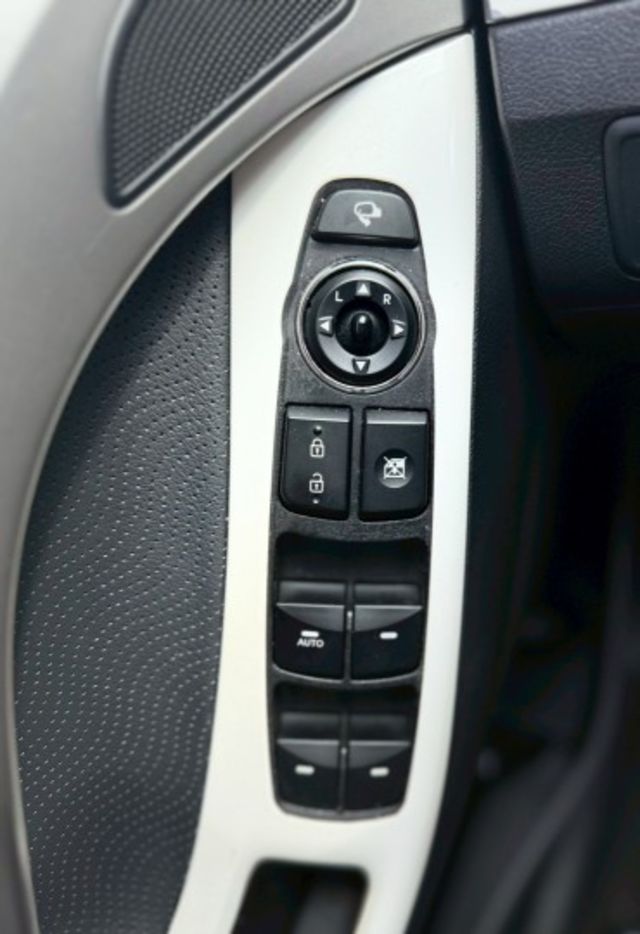 一手車 原版件 旗艦版 有免鑰匙系統 天窗 定速 雙區恆溫控制  第20張相片