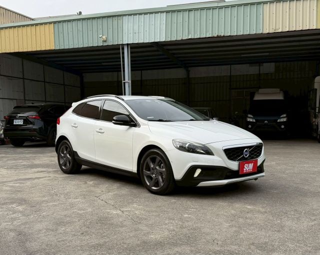 里程僅跑9萬多公里 原鈑件 有停車輔助系統 盲點偵測 免鑰匙系統  第1張相片