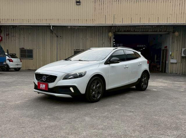 里程僅跑9萬多公里 原鈑件 有停車輔助系統 盲點偵測 免鑰匙系統  第2張相片