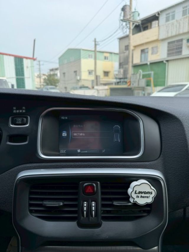 里程僅跑9萬多公里 原鈑件 有停車輔助系統 盲點偵測 免鑰匙系統  第16張相片